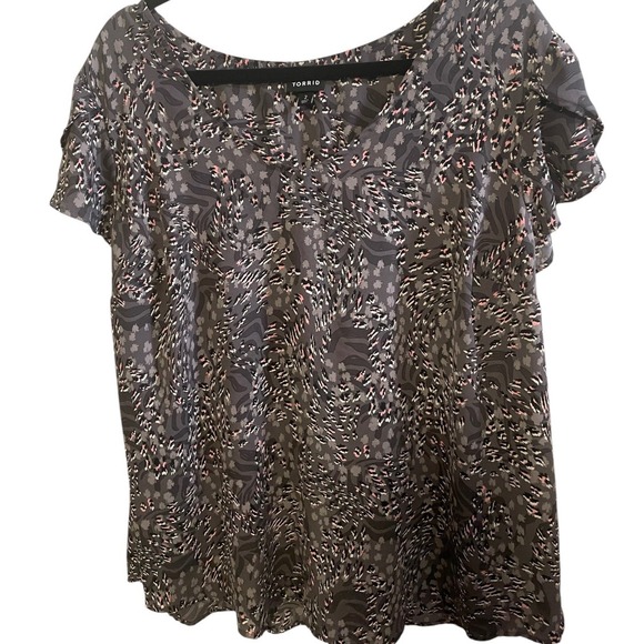 torrid Tops - Torid Womens Plus Size 2 Grey Abstract Leopard Floral Georgette Blouse Top
